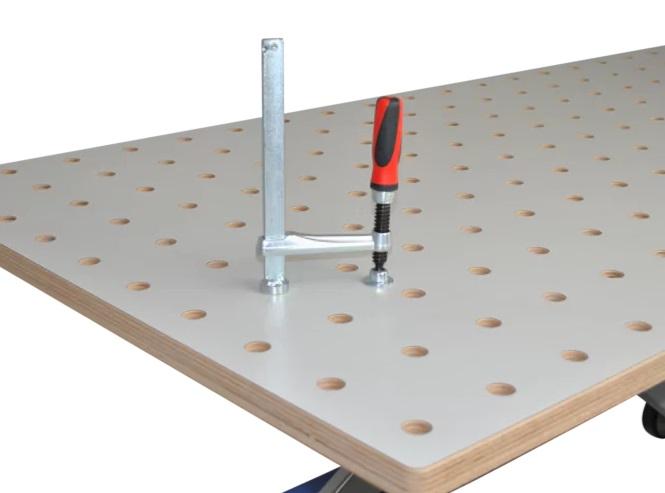 Vertikal klemmeenhet 100x200 mm til hullplatebord, pris pr. stk.